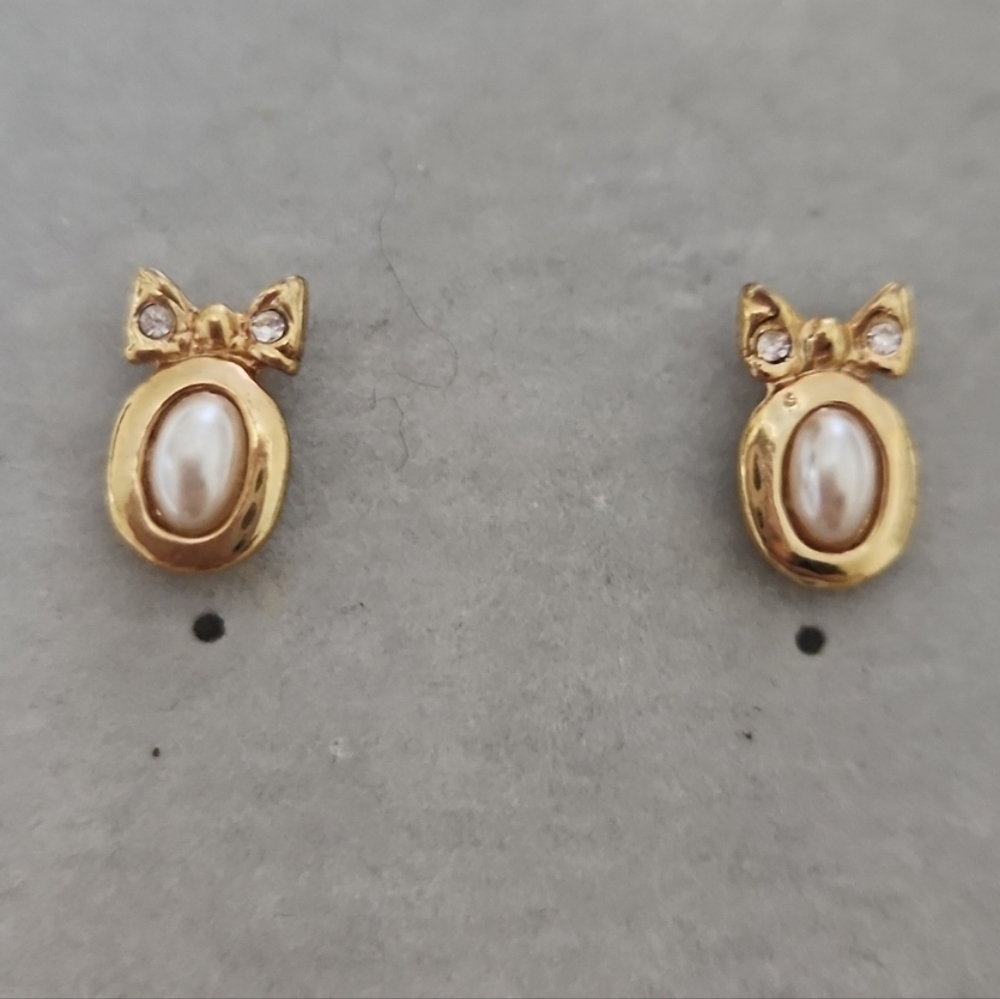 CabouchonVintage Golden Bow Earrings